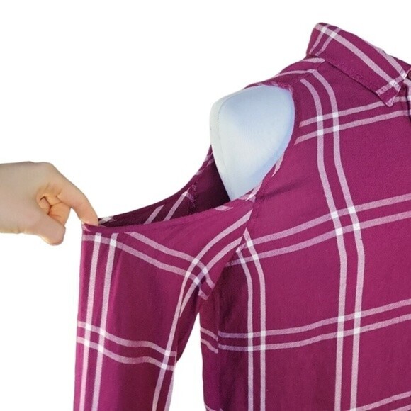 EXPRESS | Women's Burgundy Plaid Cold Shoulder Shirt - Size SP - Picture 7 of 10